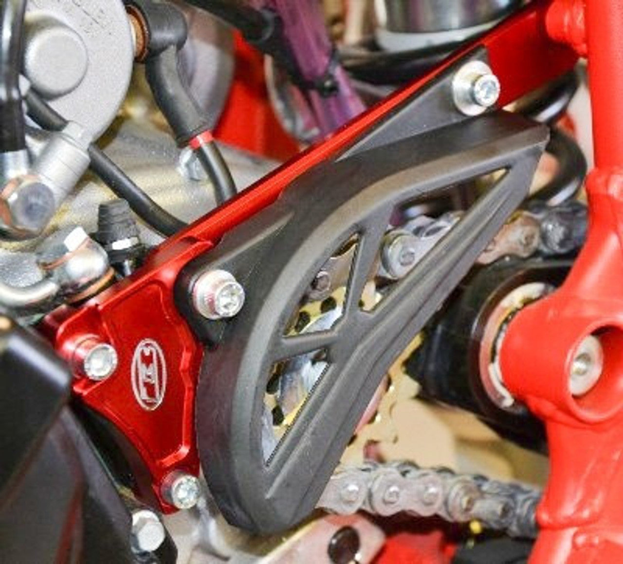 Beta - Clutch Slave Cylinder Guard w/ Sprocket Cover