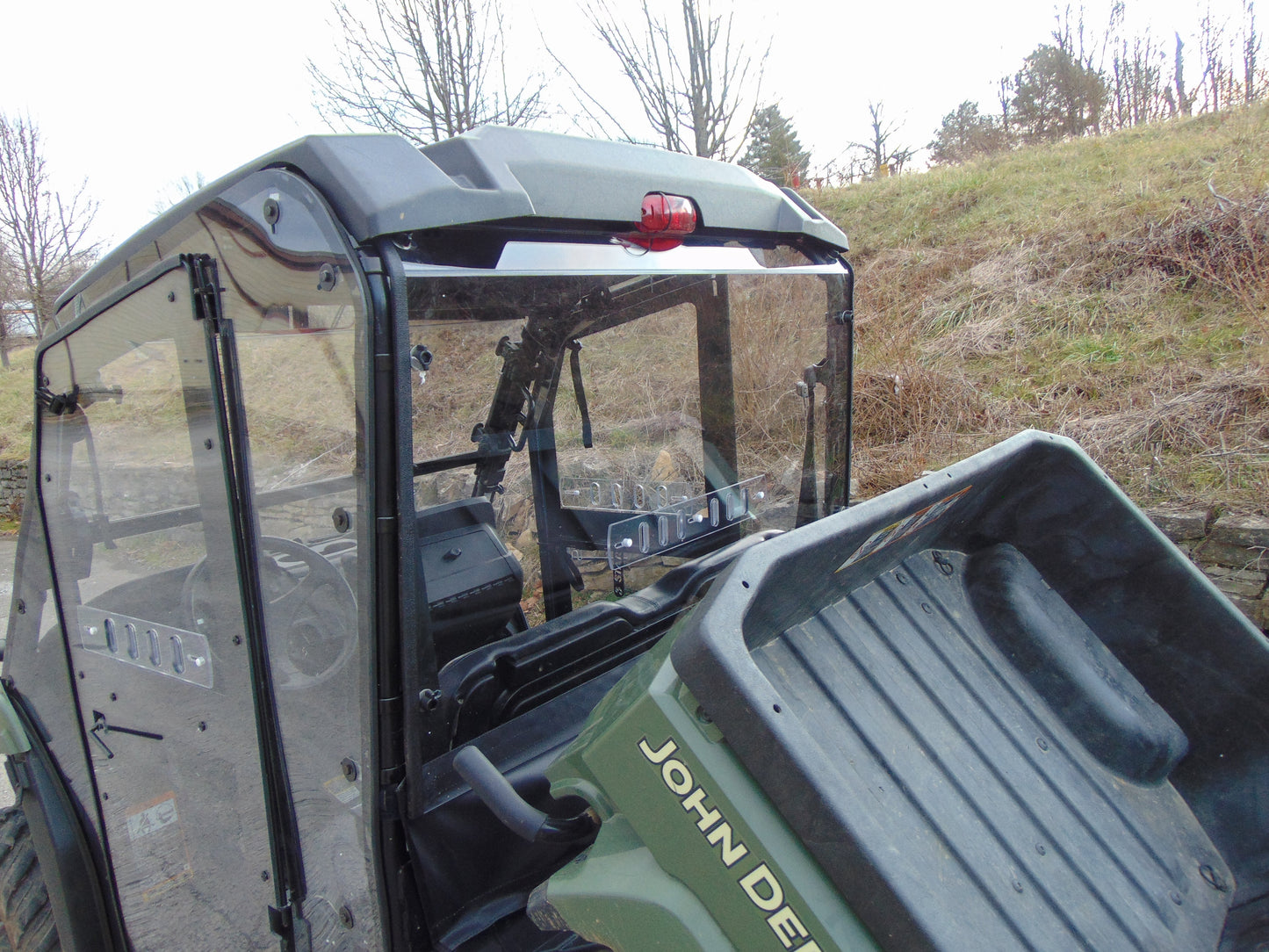 John Deere Gator 550/560/590 - Lexan Back Panel w/Vent Option - 3 Star UTV